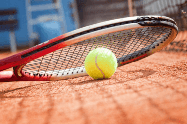 tennisracket met bal